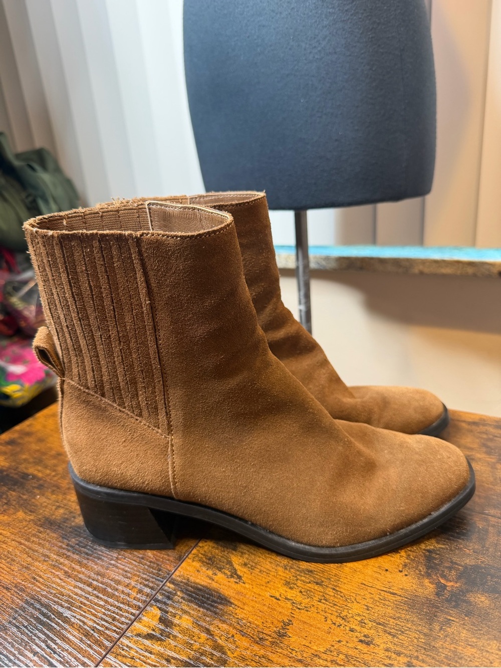 Dolce Vita Classic Suede Ankle Boots in Cognac Brown Size 8.5